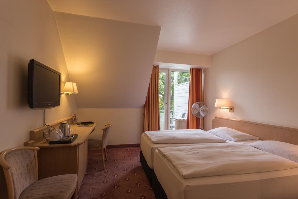 Parkhotel Frankfurt Airport Hattersheim am Main Exterior foto