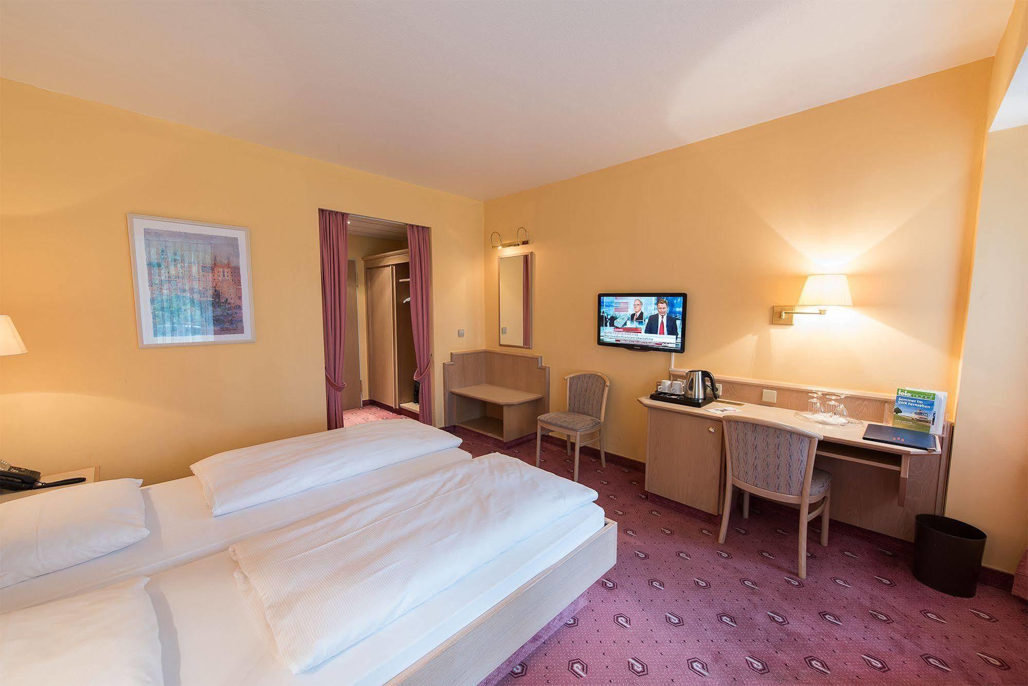 Parkhotel Frankfurt Airport Hattersheim am Main Exterior foto